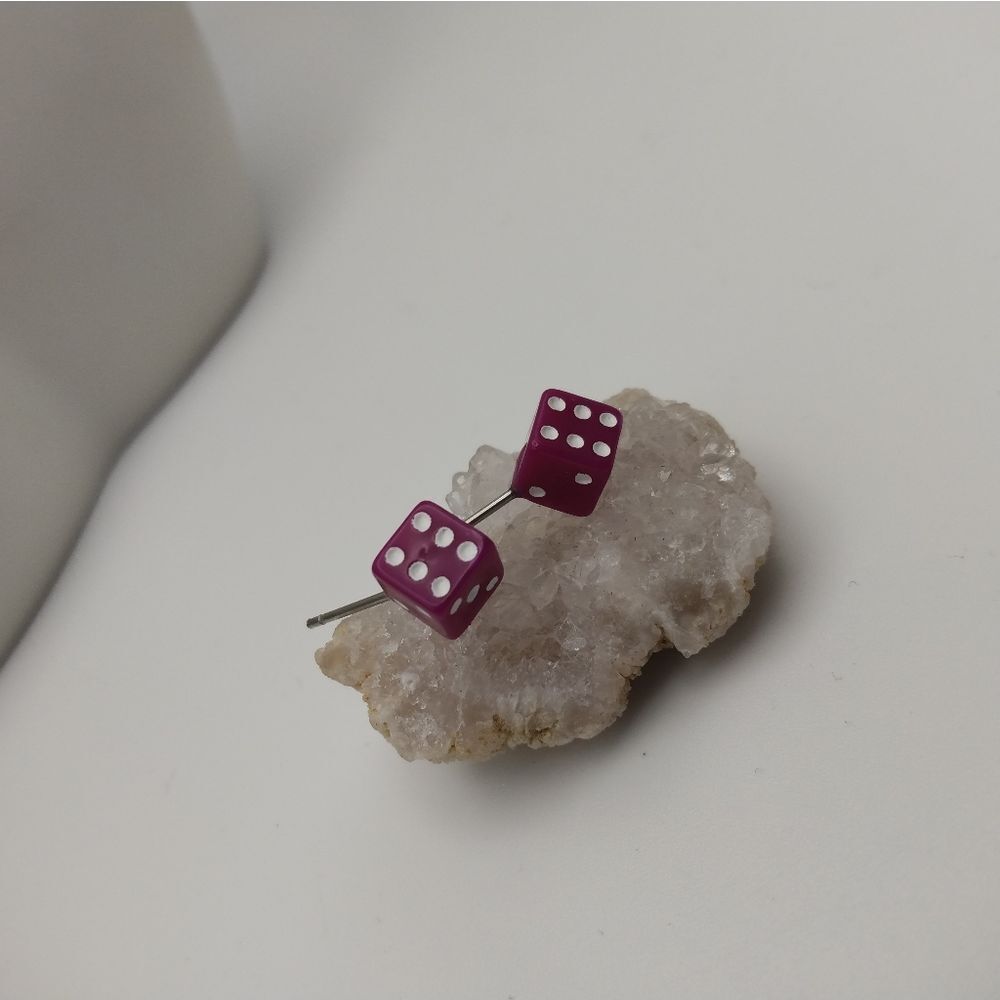 ‎Violet dice earrings